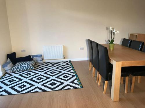 3-bedroom house - car parking - air conditioning photo 15