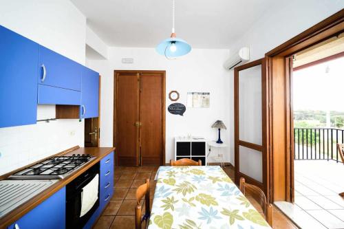 Virtuve vai virtuves zona naktsmītnē casa con vista mare Orizzonte