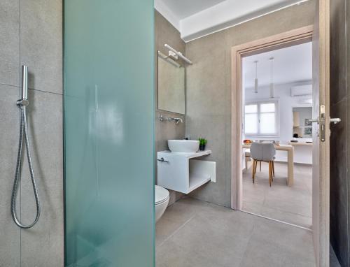 Ванна кімната в Bedspot Apartments Paros