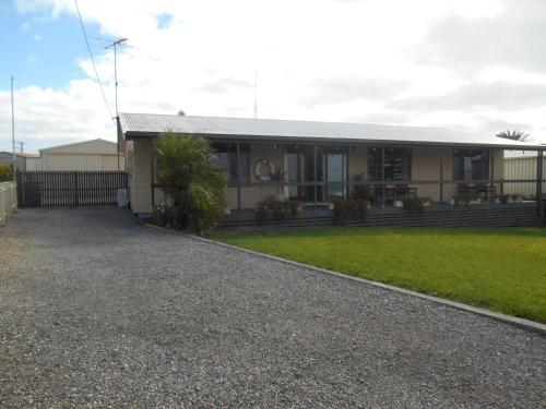 a house with a gravel driveway in front of it at Roshy's Retreat - Point Turton in Point Turton