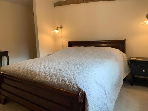 Katil atau katil-katil dalam bilik di The Byre, converted barn king suite
