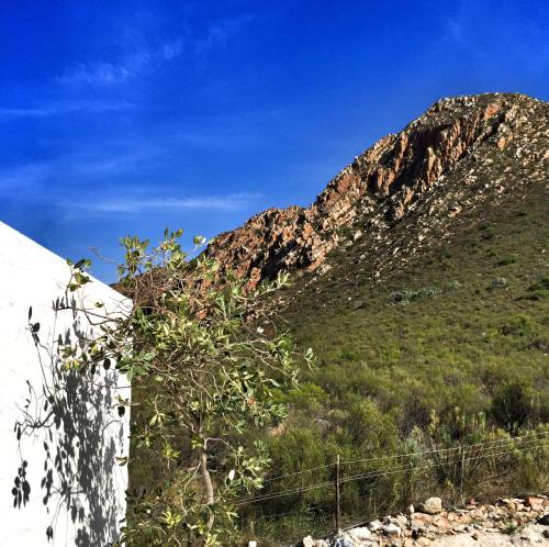 a mountain with a fence in front of it at Kogman & Keisie Guest Farm in Montagu