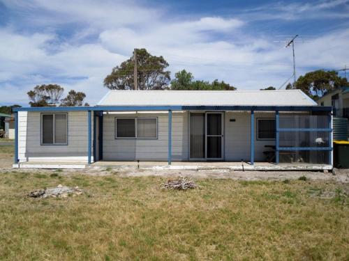El edificio en el que está la casa vacacional