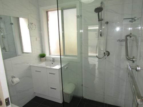 Ένα μπάνιο στο Clan Ranald Holiday Unit 2