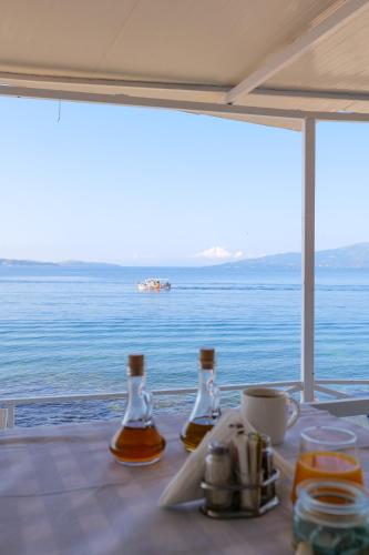 Gallery image of Oceanic Overview Suites in Sarandë