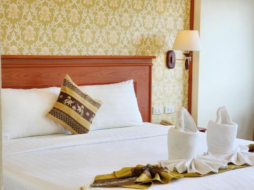 Postel nebo postele na pokoji v ubytování Phaithong Sotel Resort