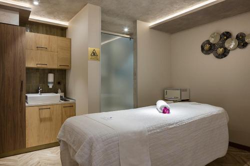 Ένα ή περισσότερα κρεβάτια σε δωμάτιο στο Doubletree By Hilton Plovdiv Center