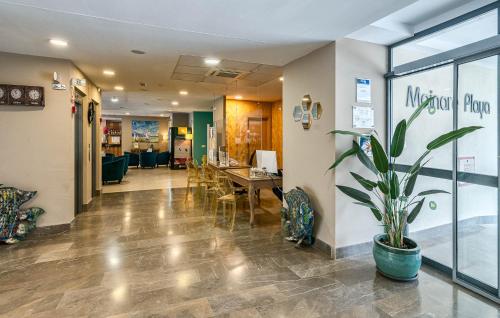 a lobby with a potted plant and a waiting room at Hotel Mainare Playa in Fuengirola