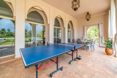 Instalaciones para jugar ping pong en Villa Des Arts - Marrakech - 10p - Vue Atlas o alrededores