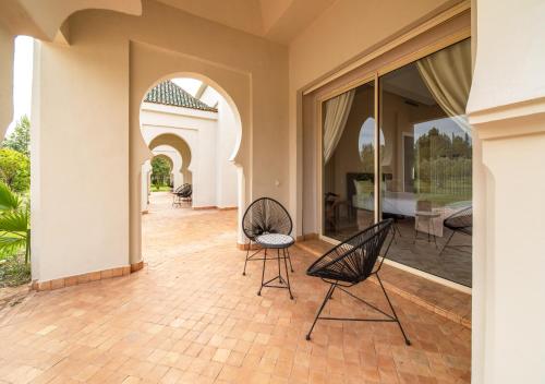 Un balcón o terraza en Villa Des Arts - Marrakech - 10p - Vue Atlas