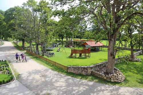 Κήπος έξω από το Bison Ranch