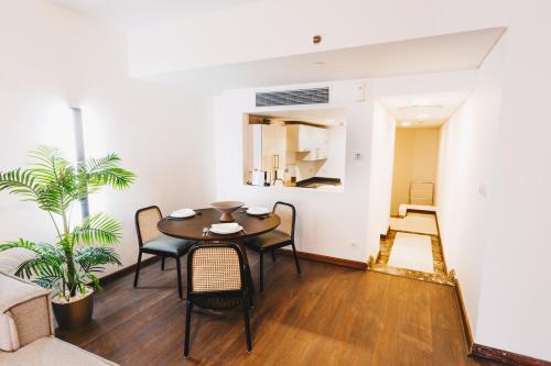 a dining room with a table and chairs at LOFTS by Elegant Hospitality in Cairo