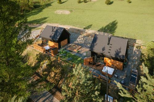Projekt ŚWIT - domki z prywatną jacuzzi i sauną tesisinin kuş bakışı görünümü
