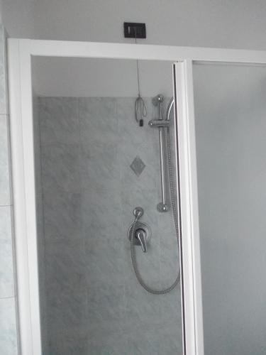 a shower with a shower head in a bathroom at Scacco Rosso in SantʼEgidio alla Vibrata