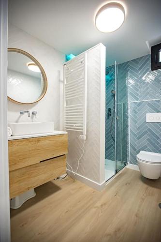 a bathroom with a shower and a sink and a toilet at Gorbea, Duplex para 4 in Sierra Nevada