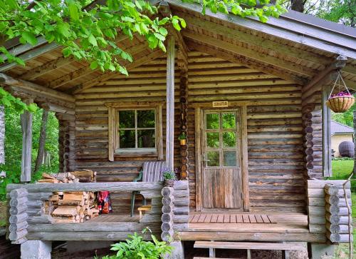 Ein Garten an der Unterkunft Kõrre Puhketare