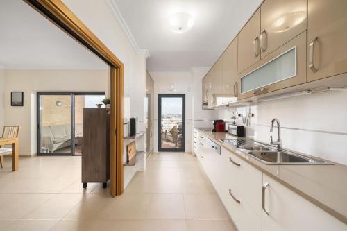 Cozy modern apartment 111 by Destination Algarve