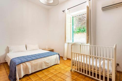 Posteľ alebo postele v izbe v ubytovaní mondello sea view beach apartment