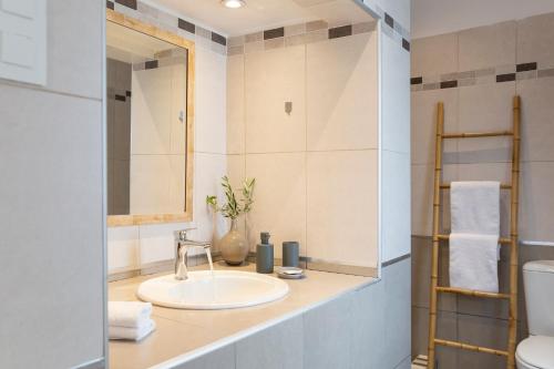 a bathroom with a sink and a mirror at Captain's house suites in Vóthon