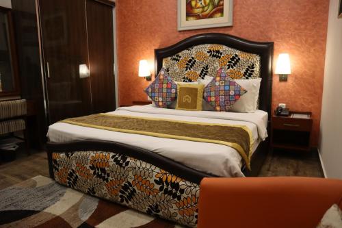 a bedroom with a bed in a hotel room at Hayyat Luxury Hotel Suites in Lahore
