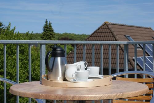 Kemudahan buat kopi dan teh di Dock2Apartment Rügen Whg 3 großer Balkon, ruhige Lage
