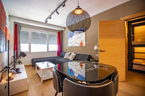 Holidays, Edificio Serraneu, Sierra Nevada 4 personas y Parking