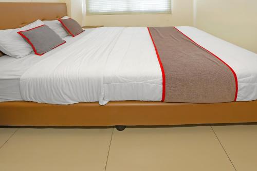 Postel nebo postele na pokoji v ubytování Capital O 92625 19 Avenue Apartment
