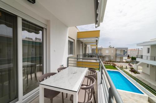 Bazén v ubytování Danai & Palm Residential Complexes nebo v jeho okolí