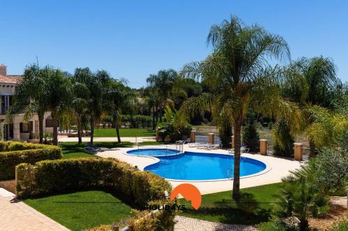 Bazén v ubytování #142 Spacious with Garden, Pool and Private Park nebo v jeho okolí