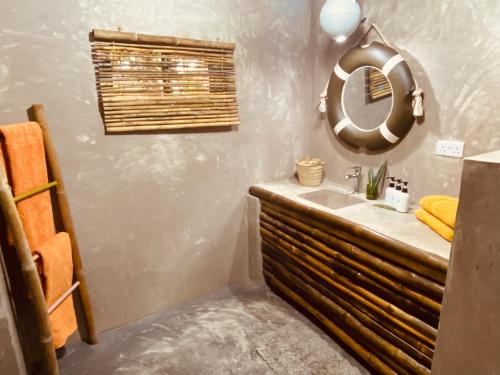 Salle de bains dans l'établissement Mama Root