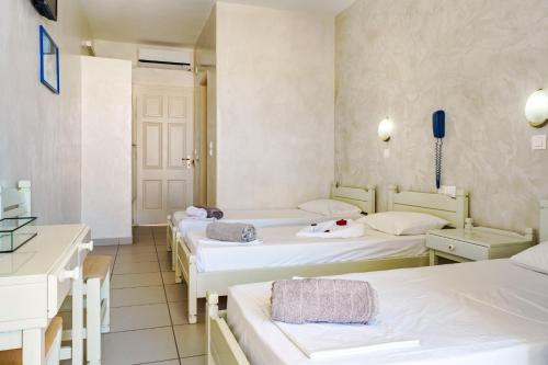 Cama o camas de una habitación en Sunrise Hotel