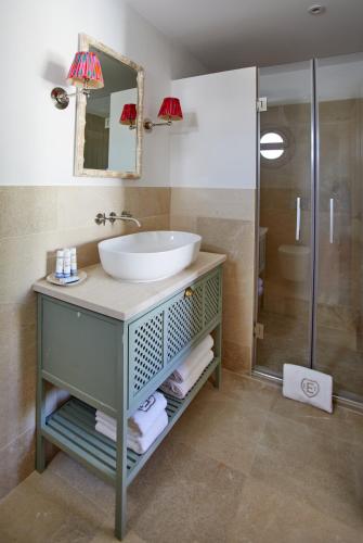 a bathroom with a sink and a shower at El Escondite Tarifa in Tarifa