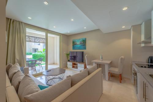 Cozy 1-Bedroom Apartment in Mangroovy, El Gouna. Private terrace, garden and pool access