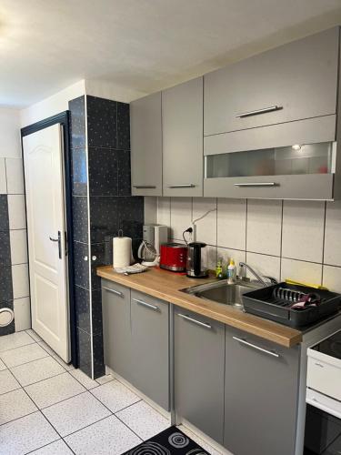 Kuhinja oz. manjša kuhinja v nastanitvi Apartment Willa Teresa by Interhome