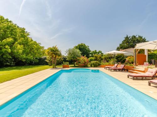 Swimmingpoolen hos eller tæt på Villa Villa Les Cygnes by Interhome