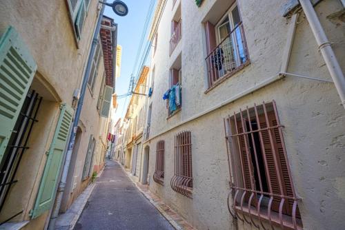 New - 1 Bed Apt Central Antibes