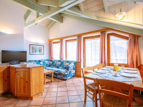 TV a/nebo společenská místnost v ubytování Apartment Cesa Pra da Molin-1 by Interhome