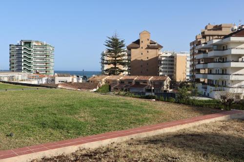 Sunny 3 bedroom sleeps 5 Walking distance beach transport restaurants and supermarkets Torreblanca Fuengirola