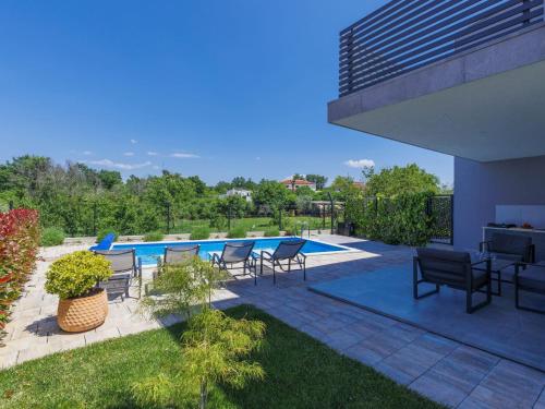 Bazén v ubytování Holiday Home Villa Isabela by Interhome nebo v jeho okolí