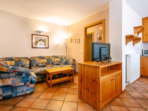 TV a/nebo společenská místnost v ubytování Apartment Cesa Pra da Molin-3 by Interhome