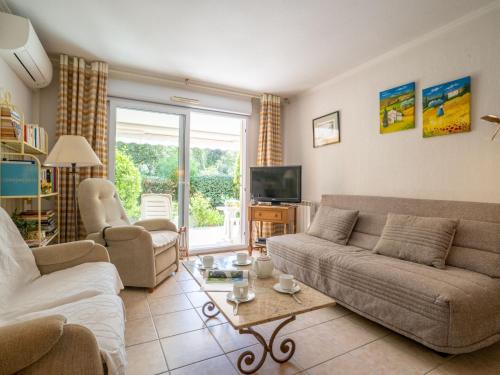 Photo de la galerie de l'établissement Apartment Le Grand Parc-5 by Interhome, à Saint-Aygulf