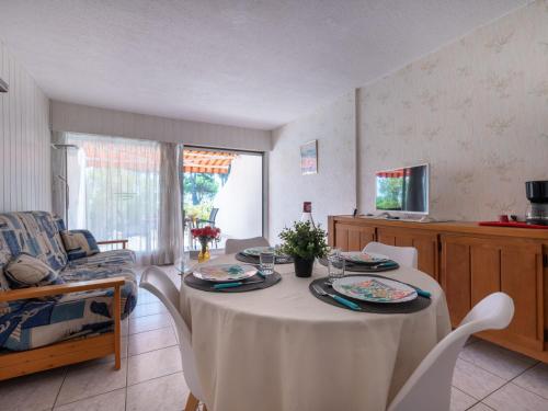 Studio Le Cormoran-2 by Interhome