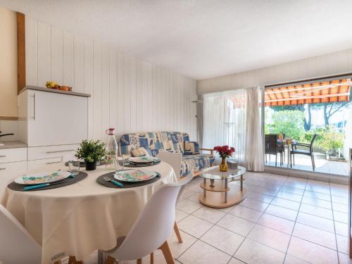 Studio Le Cormoran-2 by Interhome