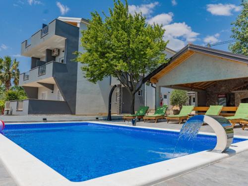 Bazén v ubytování Apartment Maja-1 by Interhome nebo v jeho okolí
