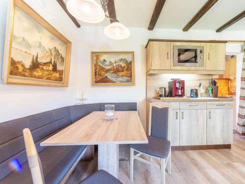 Kuchyň nebo kuchyňský kout v ubytování Apartment Am Hohen Bogen-65 by Interhome