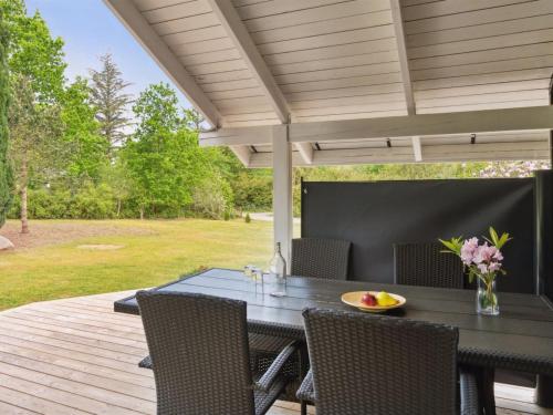 Zahrada ubytování Holiday Home Nannina - 225m to the inlet by Interhome