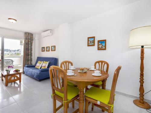 Posezení v ubytování Apartment AT Sorolla II by Interhome