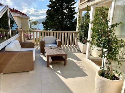 a patio with chairs and a table on a balcony at Villa Romana II Omis in Omiš