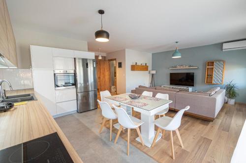 Gallery image of Simon Apartment by RentalsPro- Nea Moudania Halkidiki in Nea Moudania
