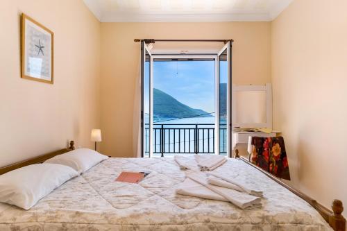 a bedroom with a bed with a view of the ocean at Villa Captain Fotis 4 in Póndi